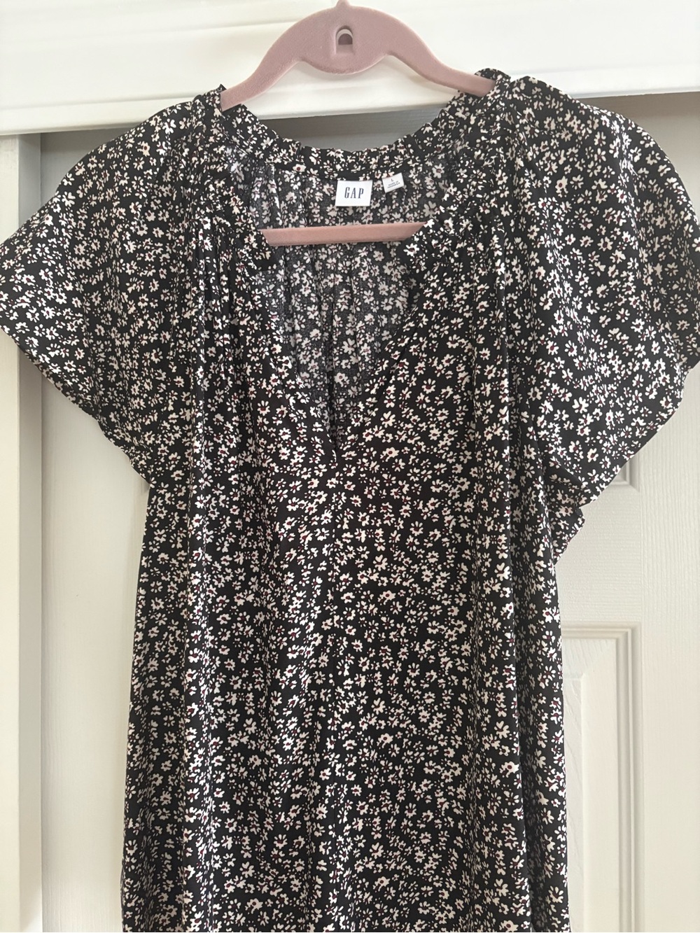 GAP Black and White Floral Flutter Sleeve Tunic